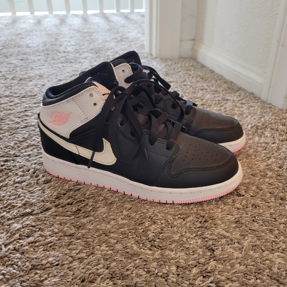 Nike black and pink Jordan 1's 4Y